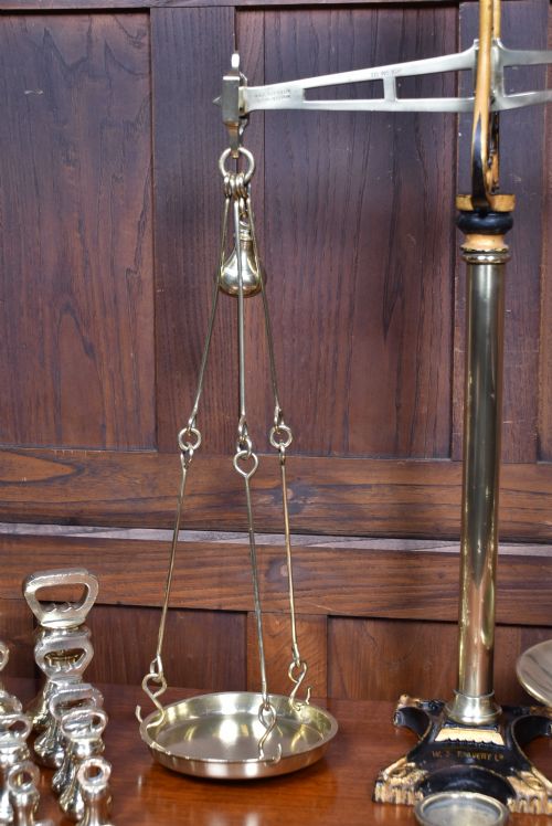 EDWARDIAN BRASS SHOPKEEPER'S SCALES - ADDITIONAL PHOTO 3