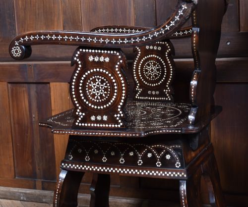 PAIR OF ISLAMIC CHAIRS - ADDITIONAL PHOTO 15