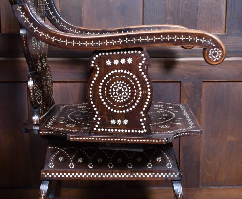 PAIR OF ISLAMIC CHAIRS - ADDITIONAL PHOTO 16