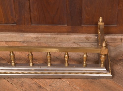 EDWARDIAN BRASS FENDER - ADDITIONAL PHOTO 1