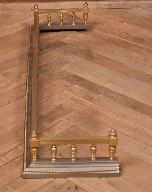 EDWARDIAN BRASS FENDER - ADDITIONAL PHOTO 3