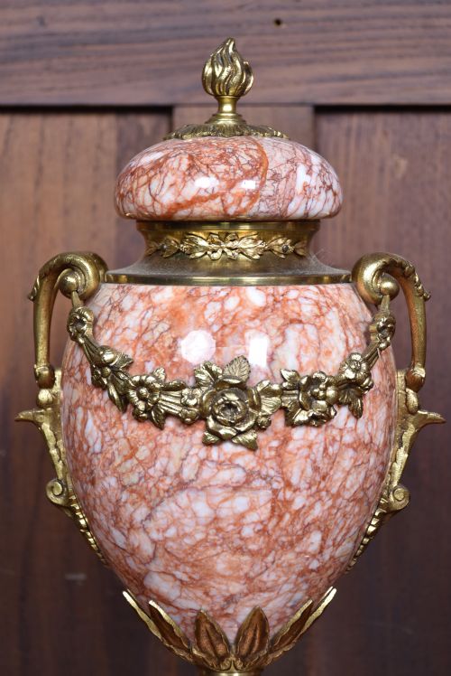 PAIR OF FRENCH PINK MARBLE CASSOLETTES URNS - ADDITIONAL PHOTO 3