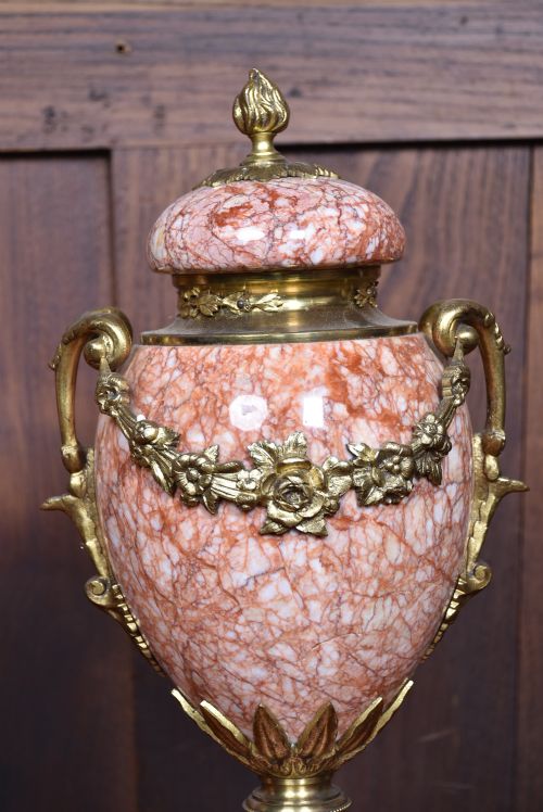 PAIR OF FRENCH PINK MARBLE CASSOLETTES URNS - ADDITIONAL PHOTO 4