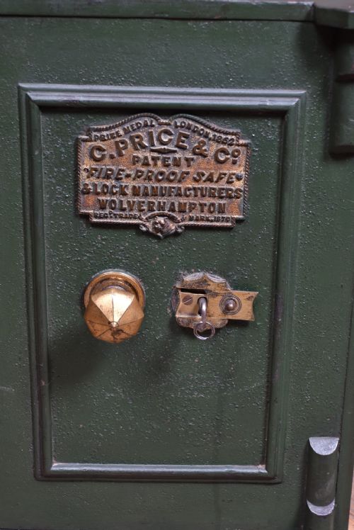 EDWARDIAN PRICE CO FIREPROOF SAFE - ADDITIONAL PHOTO 3