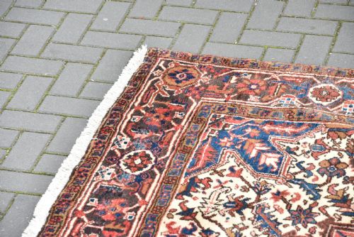 PERSIAN HAND KNOTTED WOOLLEN RUG - ADDITIONAL PHOTO 3