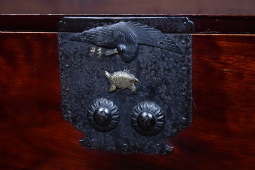 JAPANESE LACQUERED TANSU CHEST - ADDITIONAL PHOTO 2