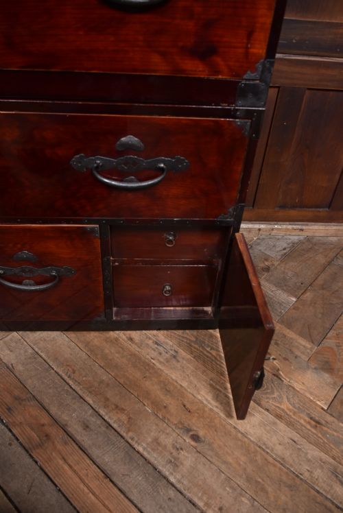 JAPANESE LACQUERED TANSU CHEST - ADDITIONAL PHOTO 6
