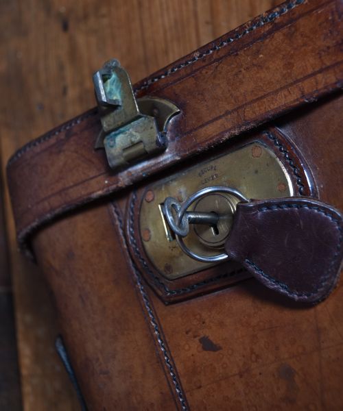 SCOTTISH LEATHER LEG OF MUTTON GUN CASE - ADDITIONAL PHOTO 11