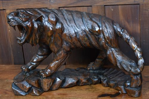 JAPANESE TIGER WOODEN SCULPTURE - ADDITIONAL PHOTO 3