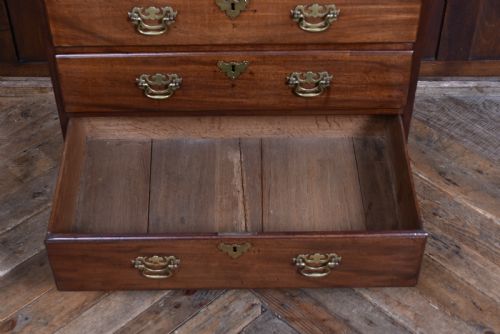 GEORGIAN MAHOGANY BACHELOR'S CHEST - ADDITIONAL PHOTO 4