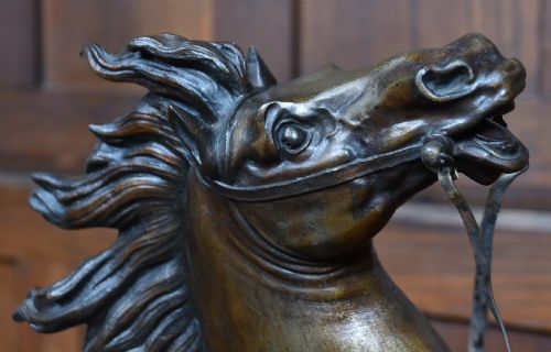 PAIR OF BRONZE MARLY HORSES AFTER GUILLAUME COUSTOU - ADDITIONAL PHOTO 7