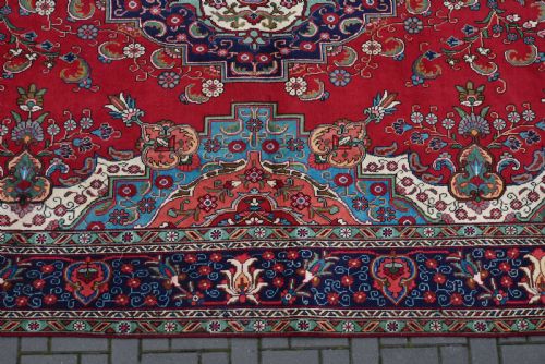 HAND MADE WOOLLEN IRANIAN RUG - ADDITIONAL PHOTO 2