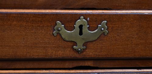 GEORGIAN MAHOGANY BACHELOR'S CHEST - ADDITIONAL PHOTO 1