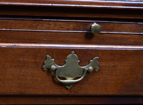 GEORGIAN MAHOGANY BACHELOR'S CHEST - ADDITIONAL PHOTO 2