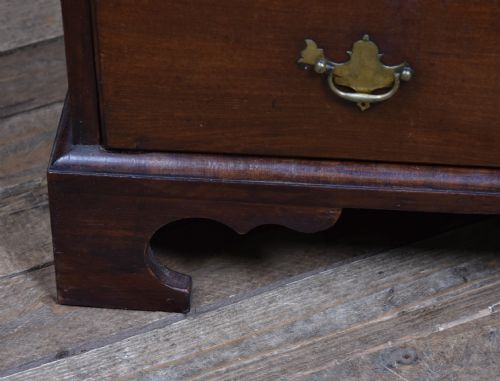 GEORGIAN MAHOGANY BACHELOR'S CHEST - ADDITIONAL PHOTO 4