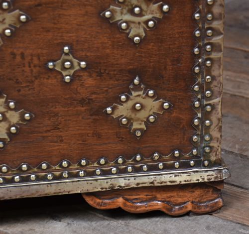PADOUK ZANZIBAR BLANKET STORAGE BOX - ADDITIONAL PHOTO 4