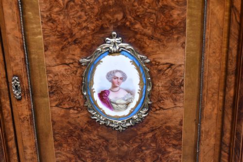 VICTORIAN WALNUT CREDENZA - ADDITIONAL PHOTO 2