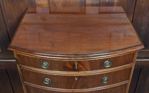 EDWARDIAN MAHOGANY BOW FRONT CHEST OF DRAWERS - ADDITIONAL PHOTO 2