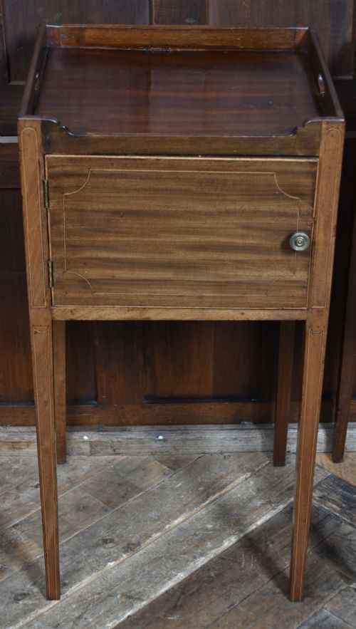 PAIR OF GEORGIAN MAHOGANY BEDSIDE POT CUPBOARDS - ADDITIONAL PHOTO 3