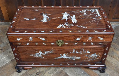 CHINESE HARDWOOD BLANKET BOX - ADDITIONAL PHOTO 2