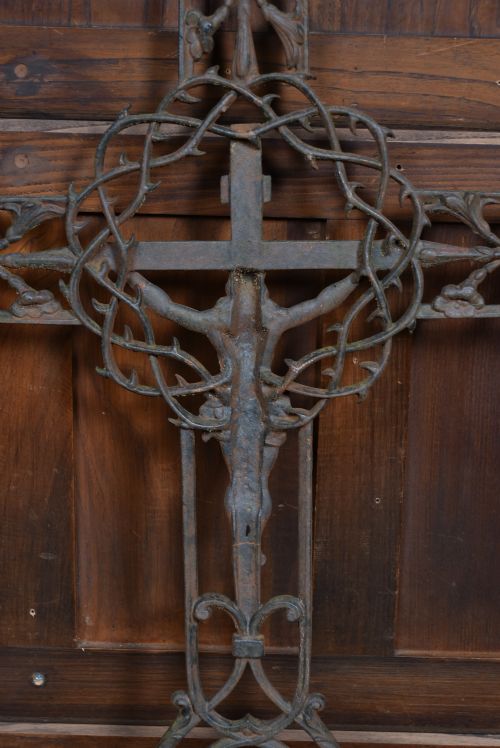 VICTORIAN CASTIRON CRUCIFIX - ADDITIONAL PHOTO 11