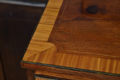 GEORGIAN MAHOGANY CHEST OF DRAWERS - ADDITIONAL PHOTO 3