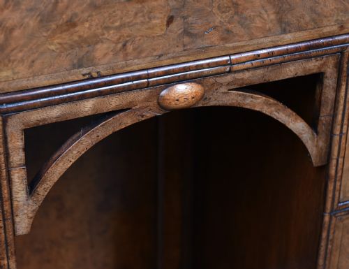 GEORGIAN WALNUT KNEE HOLE DESK - ADDITIONAL PHOTO 4
