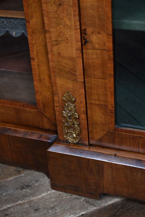 VICTORIAN WALNUT BREAKFRONT BOOKCASE - ADDITIONAL PHOTO 7