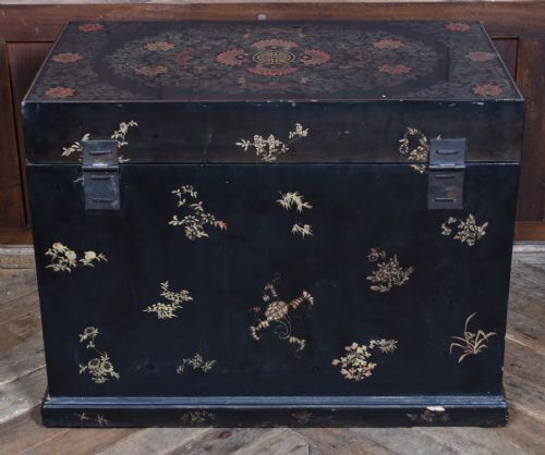 CHINESE LACQUERED TRUNK - ADDITIONAL PHOTO 11