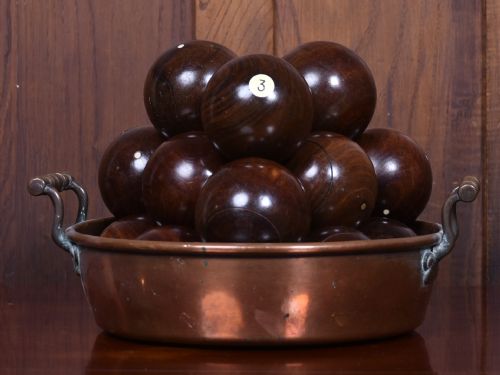SET OF 16 SCOTTISH LABURNUM CARPET BOWLS