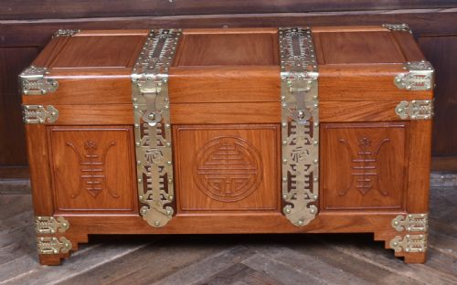 CHINESE CAMPHOR WOOD BLANKET BOX - ADDITIONAL PHOTO 1