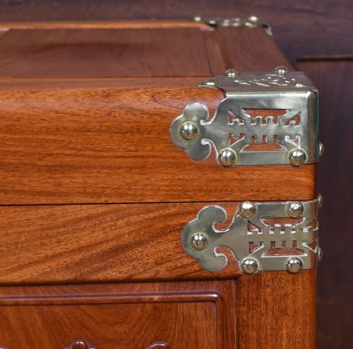 CHINESE CAMPHOR WOOD BLANKET BOX - ADDITIONAL PHOTO 2
