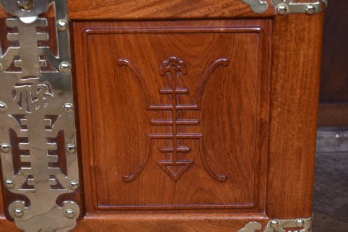 CHINESE CAMPHOR WOOD BLANKET BOX - ADDITIONAL PHOTO 4