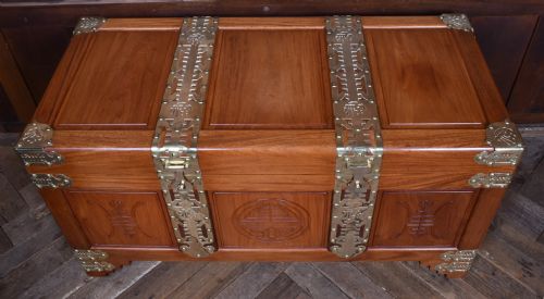 CHINESE CAMPHOR WOOD BLANKET BOX - ADDITIONAL PHOTO 9