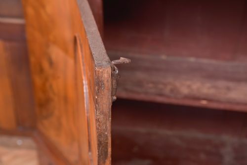 19TH CENTURY DUTCH WALNUT DISPLAY CABINET - ADDITIONAL PHOTO 4