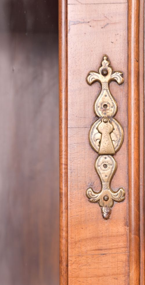 19TH CENTURY DUTCH WALNUT DISPLAY CABINET - ADDITIONAL PHOTO 6