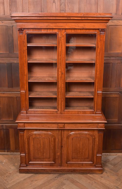 VICTORIAN MAHOGANY BOOKCASE WITH GLAZED TOP