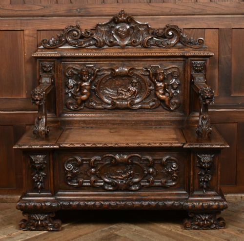 19TH CENTURY ITALIAN CARVED WALNUT CASSAPANCA BENCH