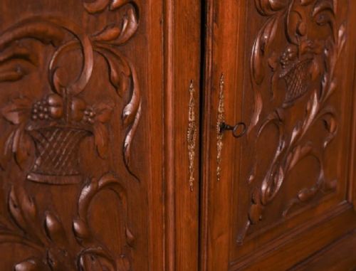 FRENCH WALNUT HUNTS GAME CABINET - ADDITIONAL PHOTO 4