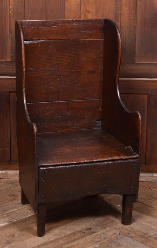 19TH CENTURY CHILDS OAK LAMBING CHAIR