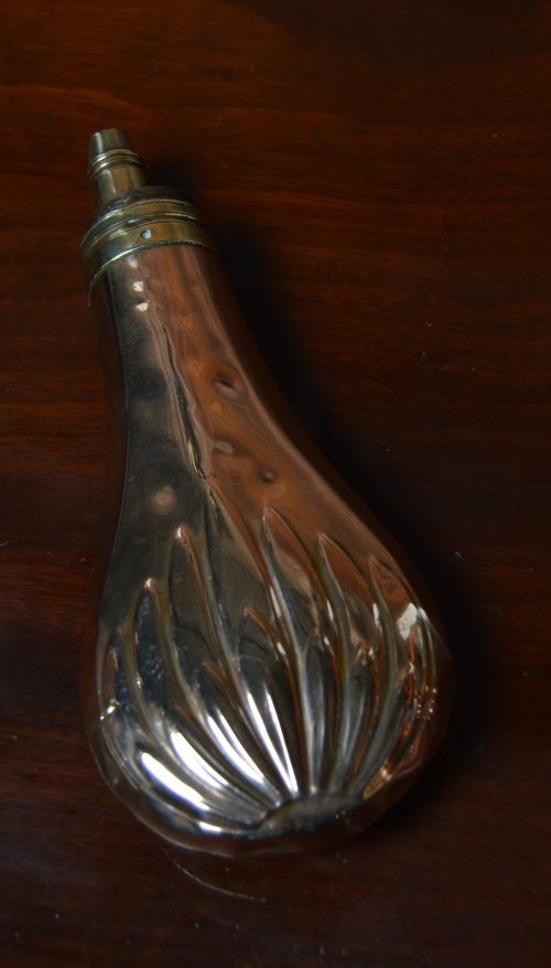 19TH CENTURY COPPER AND BRASS POWDER FLASK - ADDITIONAL PHOTO 1
