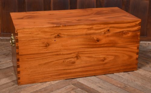 CAMPHOR WOOD BLANKET BOX