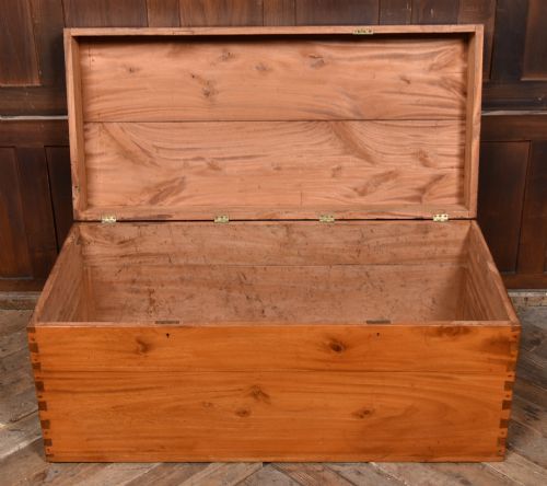 CAMPHOR WOOD BLANKET BOX - ADDITIONAL PHOTO 5