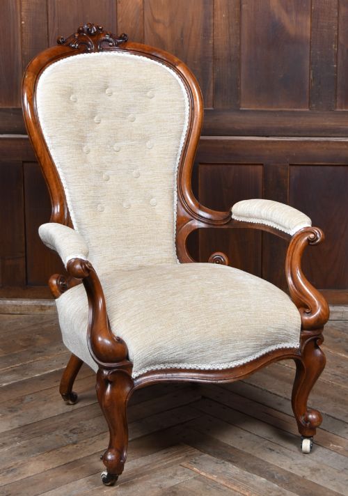 Victorian Spoon- Back Walnut Chair