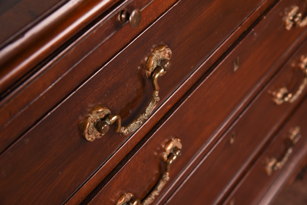  A small Georgian mahogany bachelor chest of drawers View III