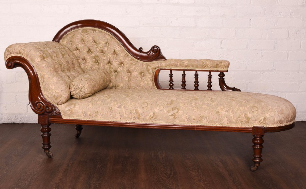 Superb Quality Victorian mahogany chaise lounge 