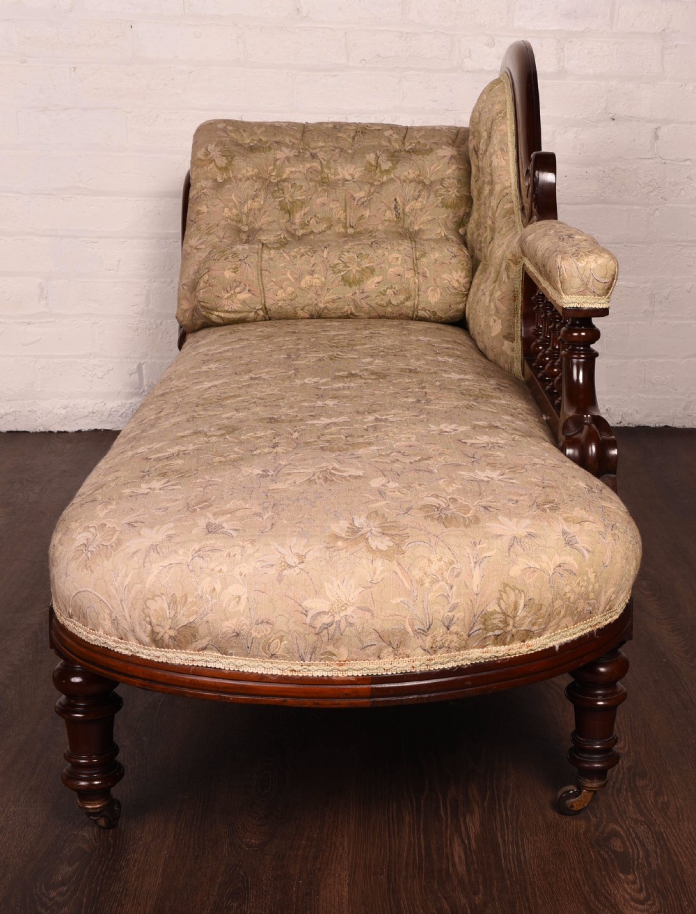 Superb Quality Victorian mahogany chaise lounge  View V