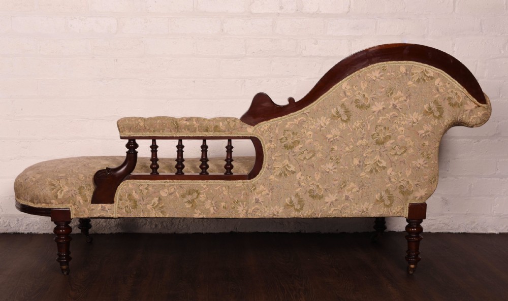 Superb Quality Victorian mahogany chaise lounge  View VII