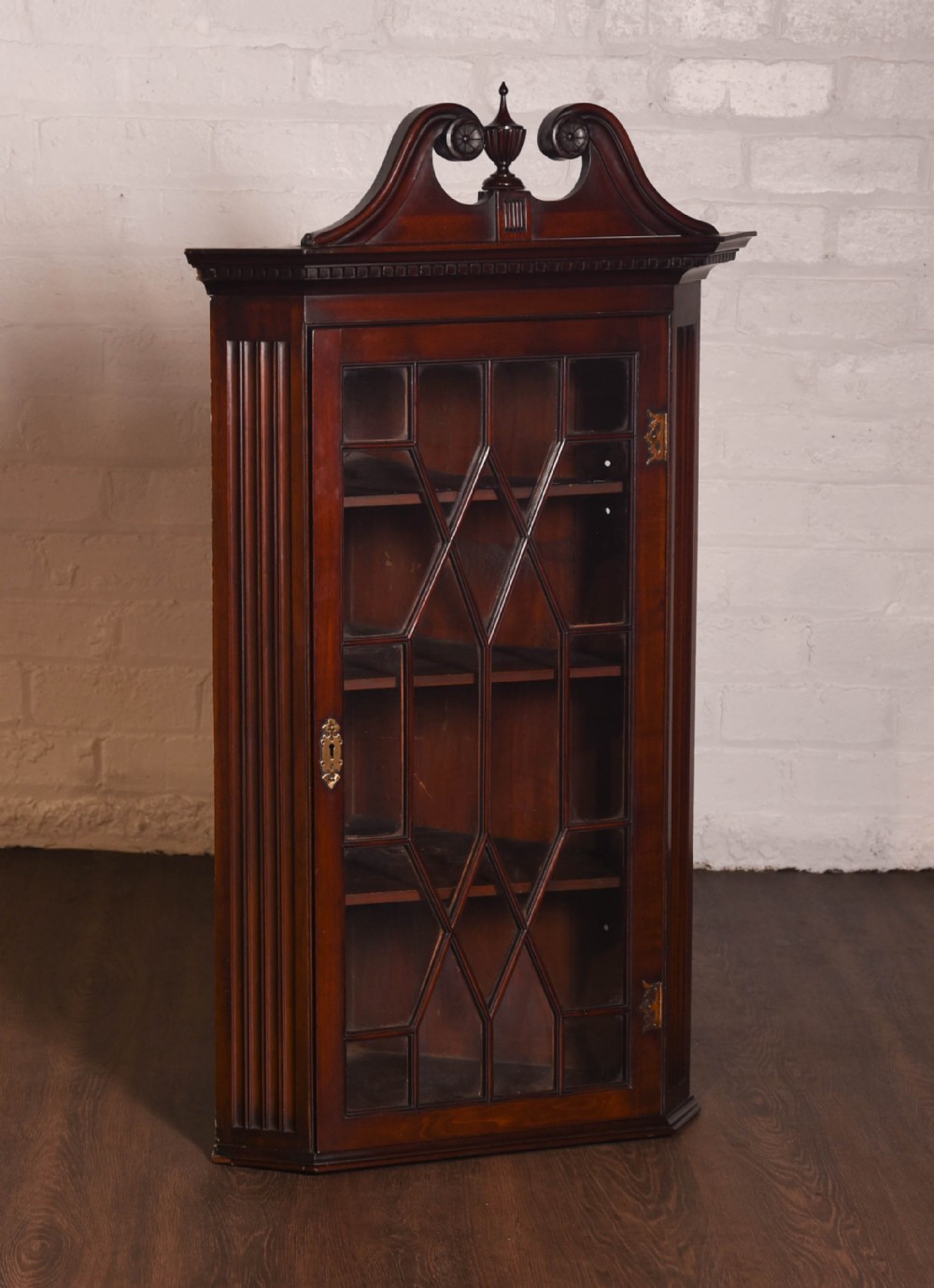 Mahogany Edwardian corner cabinet with horn top