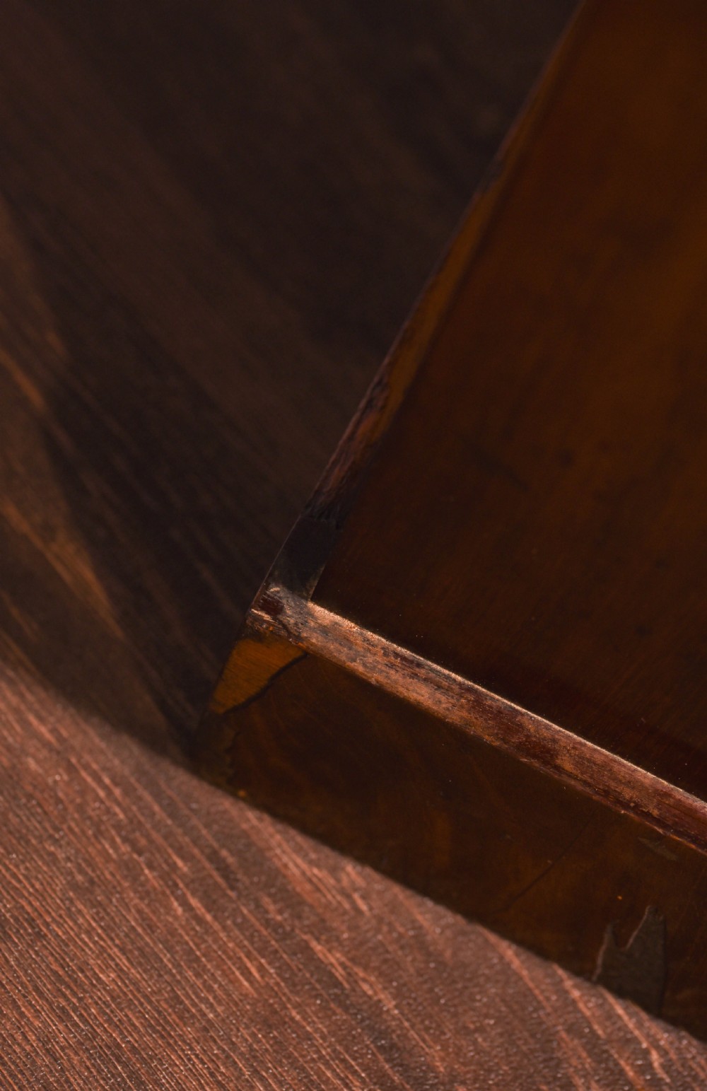 Mahogany Edwardian corner cabinet with horn top View X